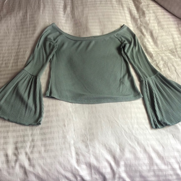 Storia Tops - 💥💥💥3 for $20💥💥💥 Bell sleeve green crop top
